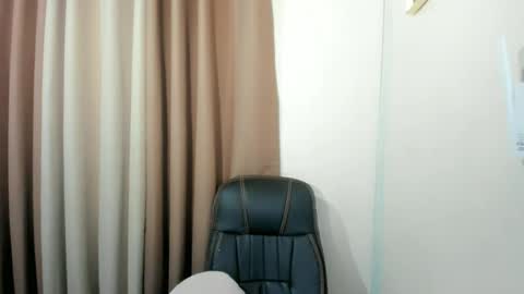 Snapshot of slutty_shanin chatting on June 18, 2026, 1:17 am SHANIN online show from June 18, 2026, 1:17 am