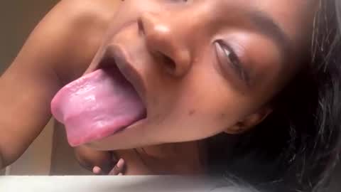 Snapshot of sluttyduchess1 chatting on March 15, 2026, 5:41 pm sluttyduchess1 online show from March 15, 2026, 5:41 pm