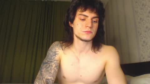 Snapshot of sly_gus chatting on October 31, 2025, 5:03 pm Gus online show from October 31, 2025, 5:03 pm