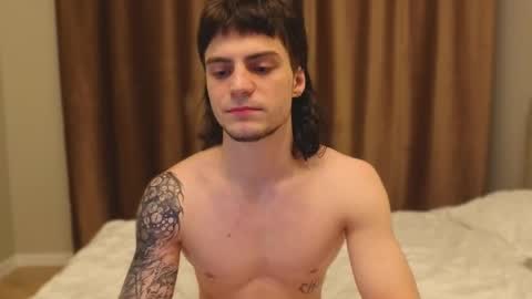 Snapshot of sly_gus chatting on February 1, 2026, 8:18 pm Gus online show from February 1, 2026, 8:18 pm