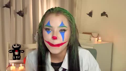 Lily online show from October 31, 2025, 1:34 pm