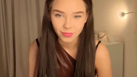 Lily online show from November 12, 2025, 1:11 pm