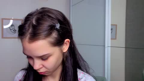 Lily online show from December 2, 2025, 1:05 pm