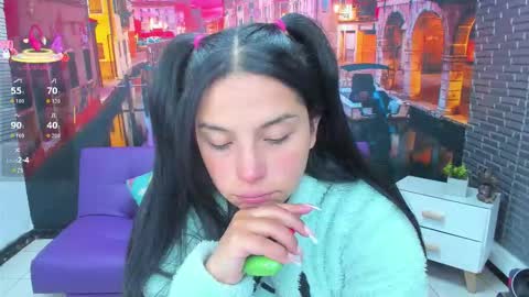 Snapshot of small__naughty chatting on December 4, 2025, 1:42 pm Mariana Torres online show from December 4, 2025, 1:42 pm