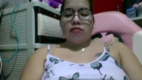 Snapshot of small_boobs59 chatting on April 24, 2026, 2:41 pm Lovewella online show from April 24, 2026, 2:41 pm