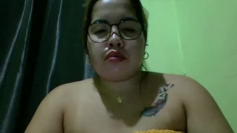 Snapshot of small_boobs59 chatting on April 27, 2026, 3:43 pm Lovewella online show from April 27, 2026, 3:43 pm