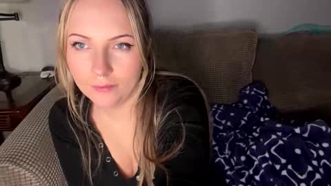 smallclitbitch333 online show from March 14, 2026, 5:13 am