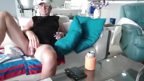Snapshot of smallpenisbigtongue chatting on April 27, 2026, 5:44 pm Daddy online show from April 27, 2026, 5:44 pm