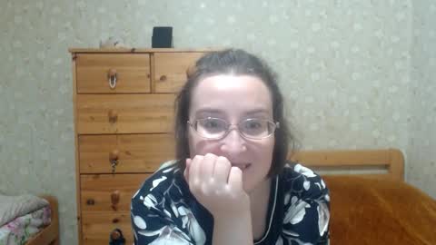 smart_rose online show from October 5, 2025, 2:37 pm