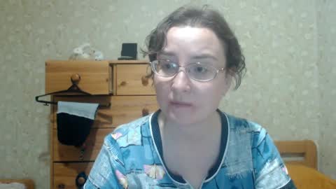 smart_rose online show from April 19, 2026, 6:43 pm