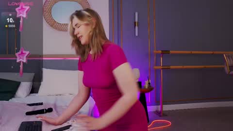 Mia online show from February 28, 2025, 11:58 am