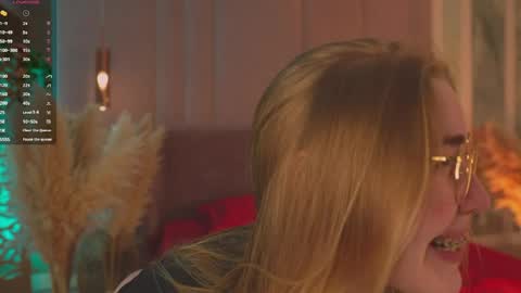 Mia online show from April 8, 2026, 5:07 am