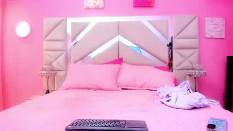 milk girl online show from November 20, 2025, 3:07 am