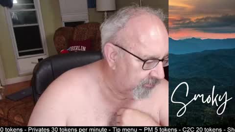 Snapshot of smokymountanman chatting on April 22, 2026, 1:19 am smokymountanman online show from April 22, 2026, 1:19 am