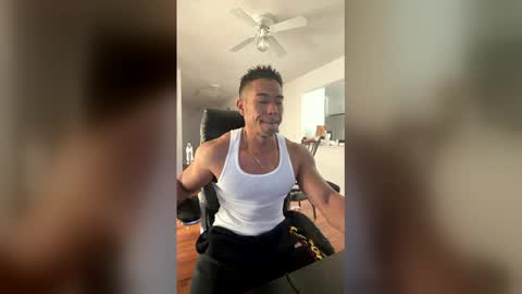 Snapshot of smoothripz chatting on March 14, 2026, 7:19 pm smoothripz online show from March 14, 2026, 7:19 pm