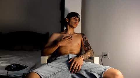 snakebutterfly online show from January 9, 2025, 6:59 am