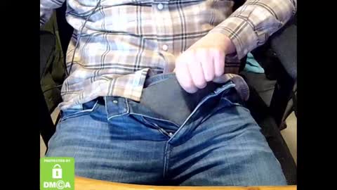 Sneakybill online show from February 17, 2025, 9:52 pm