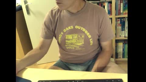 sneaxfreund online show from September 17, 2025, 9:38 pm