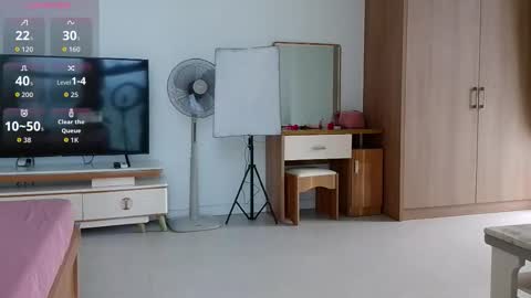 SnejinkaMisha online show from September 18, 2025, 11:18 pm