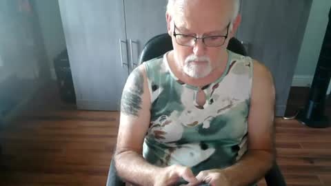 Snapshot of snobird1957 chatting on August 6, 2026, 7:49 pm snobird1957 online show from August 6, 2026, 7:49 pm