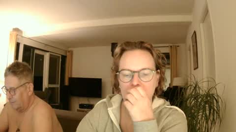 Snoeske and Woodwurm online show from December 8, 2024, 4:28 pm