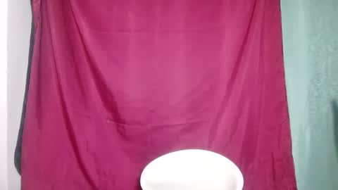 snow_sweet online show from February 18, 2026, 7:04 am