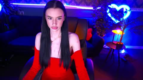 snow_whiteeex online show from February 2, 2025, 7:46 pm