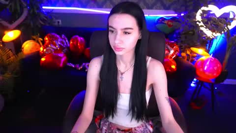 snow_whiteeex online show from February 9, 2025, 6:43 am