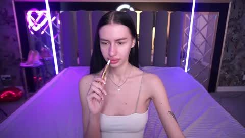 snow_whiteeex online show from April 12, 2026, 5:45 am