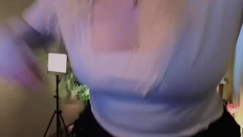 Ellie online show from July 26, 2026, 5:37 am