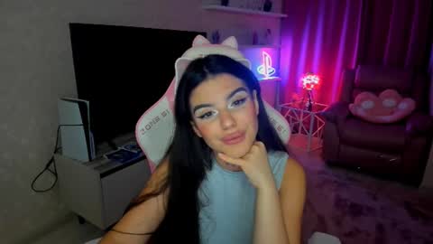 snowingwinter online show from October 2, 2025, 7:54 pm