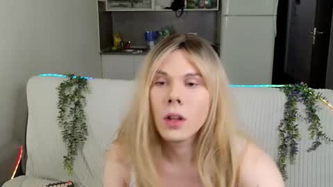 Snapshot of snowwgirll chatting on February 28, 2026, 10:11 pm Snowwgirlls online show from February 28, 2026, 10:11 pm