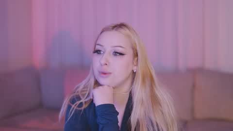 Snapshot of snowyphoenix chatting on January 13, 2026, 3:28 pm Snowy Bubbles online show from January 13, 2026, 3:28 pm