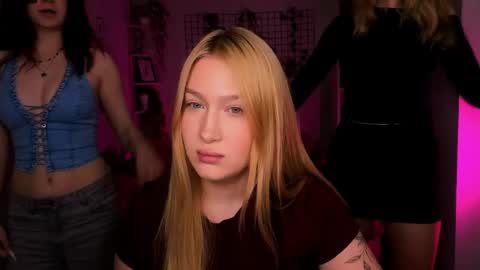 so_hot_rosalie online show from May 4, 2026, 7:43 pm