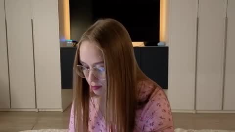 Sophy online show from November 2, 2025, 8:11 pm