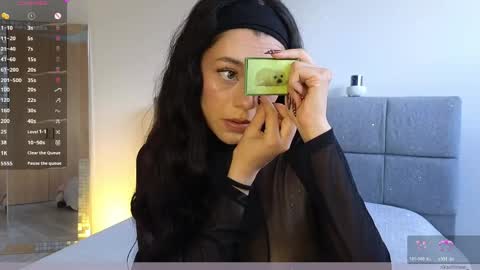 Snapshot of soffimoon_ chatting on May 7, 2026, 7:19 pm IG Soffimoon I THANK YOU FOR LEAVING YOUR FOLLOW online show from May 7, 2026, 7:19 pm