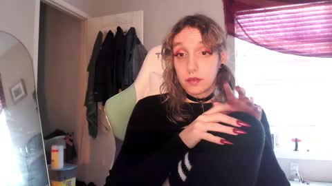 Lilytea online show from November 19, 2025, 9:48 pm