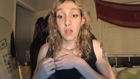Snapshot of soffpurr chatting on May 20, 2026, 7:14 am Lilytea online show from May 20, 2026, 7:14 am