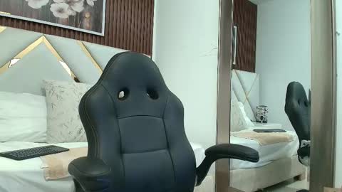 sofi_bigtits online show from November 28, 2025, 11:46 am