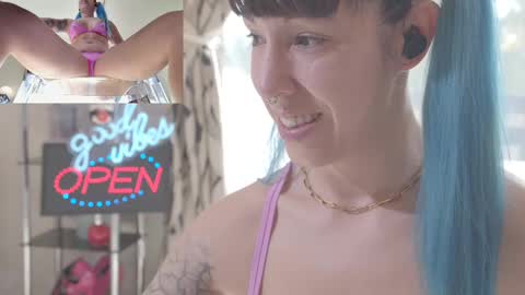 Sofi Mora online show from February 17, 2025, 2:26 pm