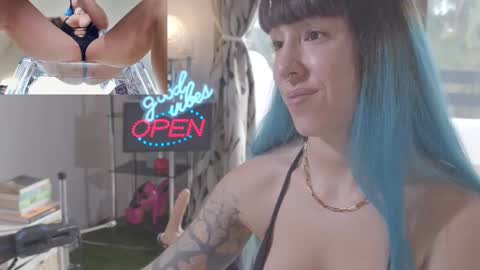 Sofi Mora online show from February 18, 2025, 3:32 pm