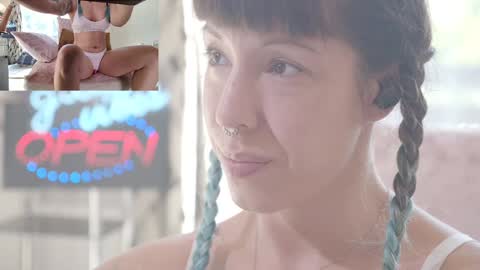 Sofi Mora online show from October 9, 2025, 2:59 pm