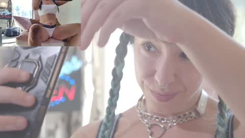 Sofi Mora online show from October 13, 2025, 3:12 pm