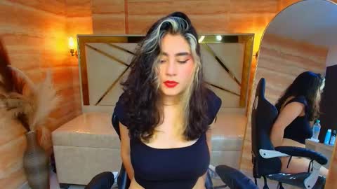 sofi_r_ online show from December 16, 2025, 8:03 pm