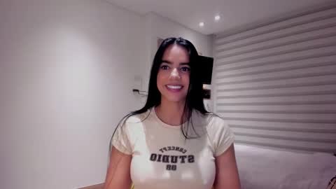 Sofi Saenzz  online show from October 7, 2025, 12:08 am