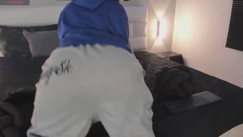 sofi_sp online show from November 3, 2025, 11:33 am