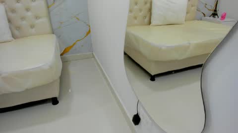 sofia_echeverri online show from April 21, 2026, 11:27 am