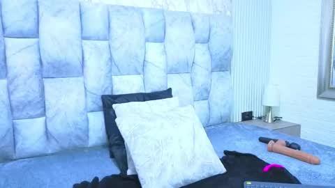 sofia gutierrez   online show from November 21, 2025, 3:27 am