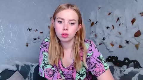 Snapshot of sofia_here chatting on October 16, 2025, 12:33 am Sofia here online show from October 16, 2025, 12:33 am