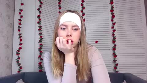 Snapshot of sofia_here chatting on November 6, 2025, 12:22 am Sofia here online show from November 6, 2025, 12:22 am